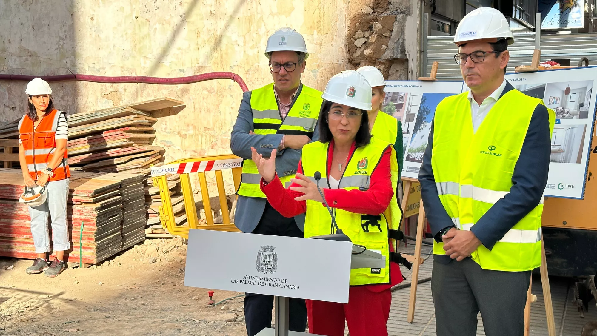 Carolina Darias junto al concejal de Urbanismo, Mauricio Roque; y el consejero de Obras Públicas, Pablo Rodríguez / ATLÁNTICO HOY - MARCOS MORENO