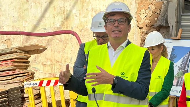 Pablo Rodríguez, consejero de Obras Públicas del Gobierno de Canarias presenta las viviendas / ATLÁNTICO HOY - MARCOS MORENO