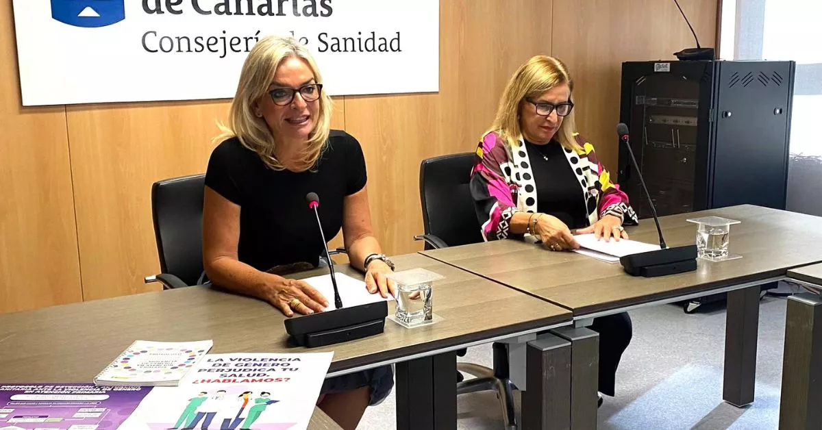 La consejera de Sanidad del Gobierno de Canarias, Esther Monzón, y la directora general de Programas Asistenciales del Servicio Canario de la Salud (SCS), Antonia María Pérez / CEDIDA