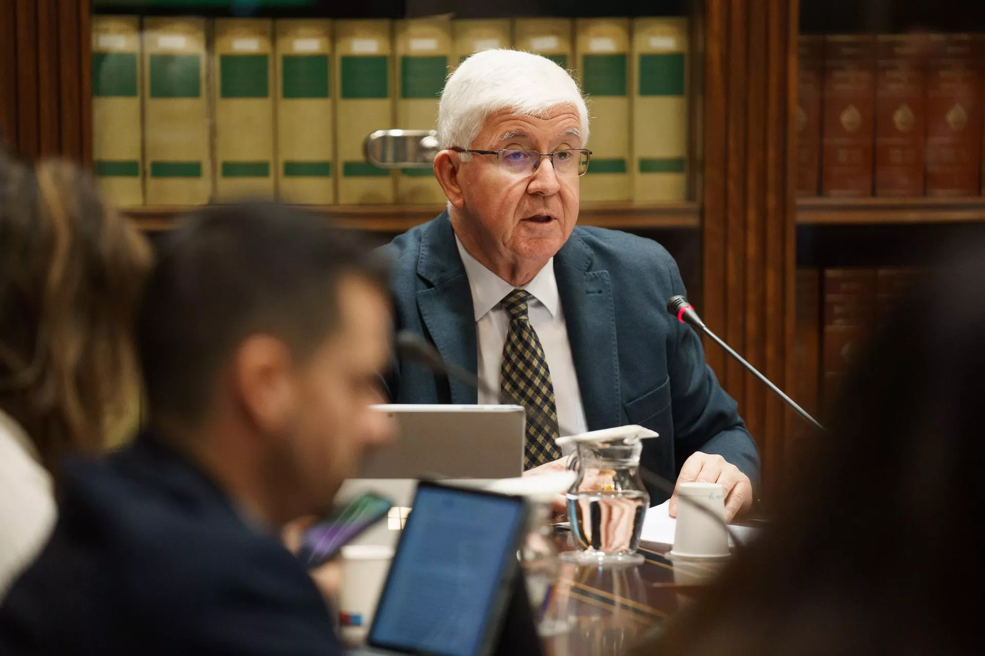 El presidente de la Audiencia de Cuentas, Pedro Pacheco, compareció este lunes en comisión parlamentaria./ EFE/Ramón de la Rocha
