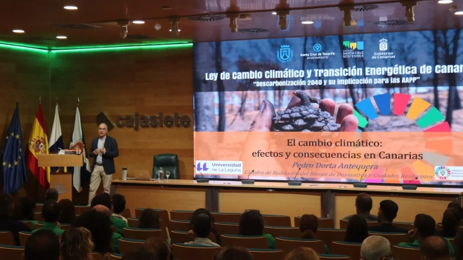 El doctor en Geografía Pedro Dorta durante la conferencia. 