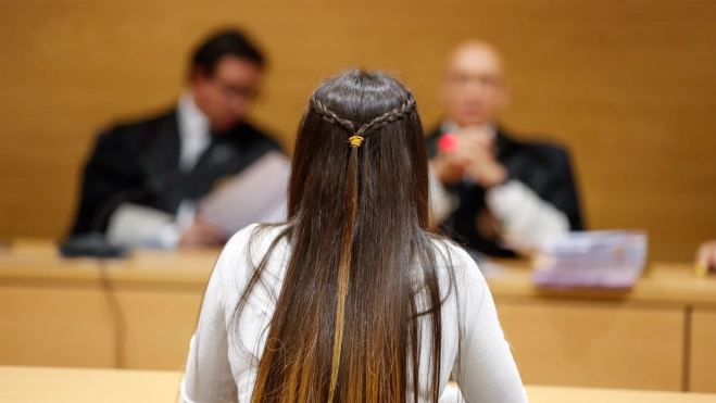 En la imagen, una de los cuatro acusados durante el juicio / ELVIRA URQUIJO - EFE