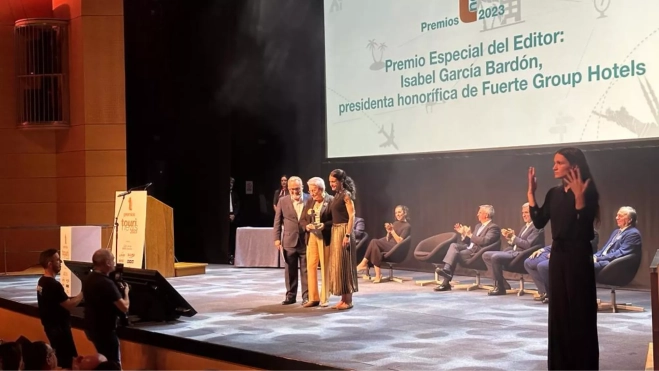 Isabel García Bardón recibiendo su premio / AH