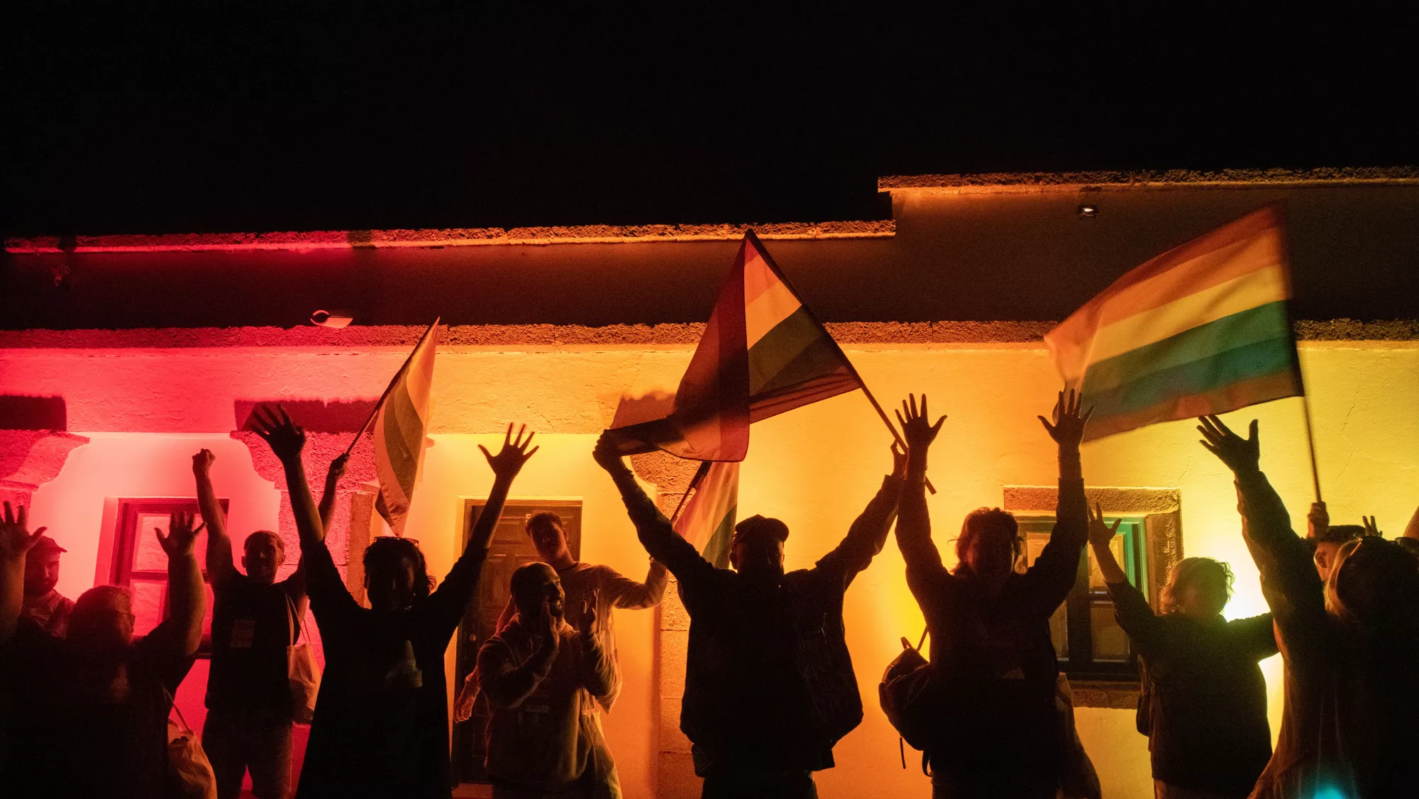 Encendido de luces con la bandera arcoíris con motivo de las actividades que este fin de semana se celebran en el marco de la segunda edición Tefía 2.0 Escuela de activismo LGTBI+  CARLOS DE SAÁ   (1)