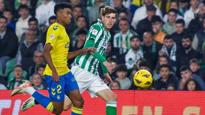 Marvin Park intenta superar a Miranda Marvin Park intenta superar a Miranda