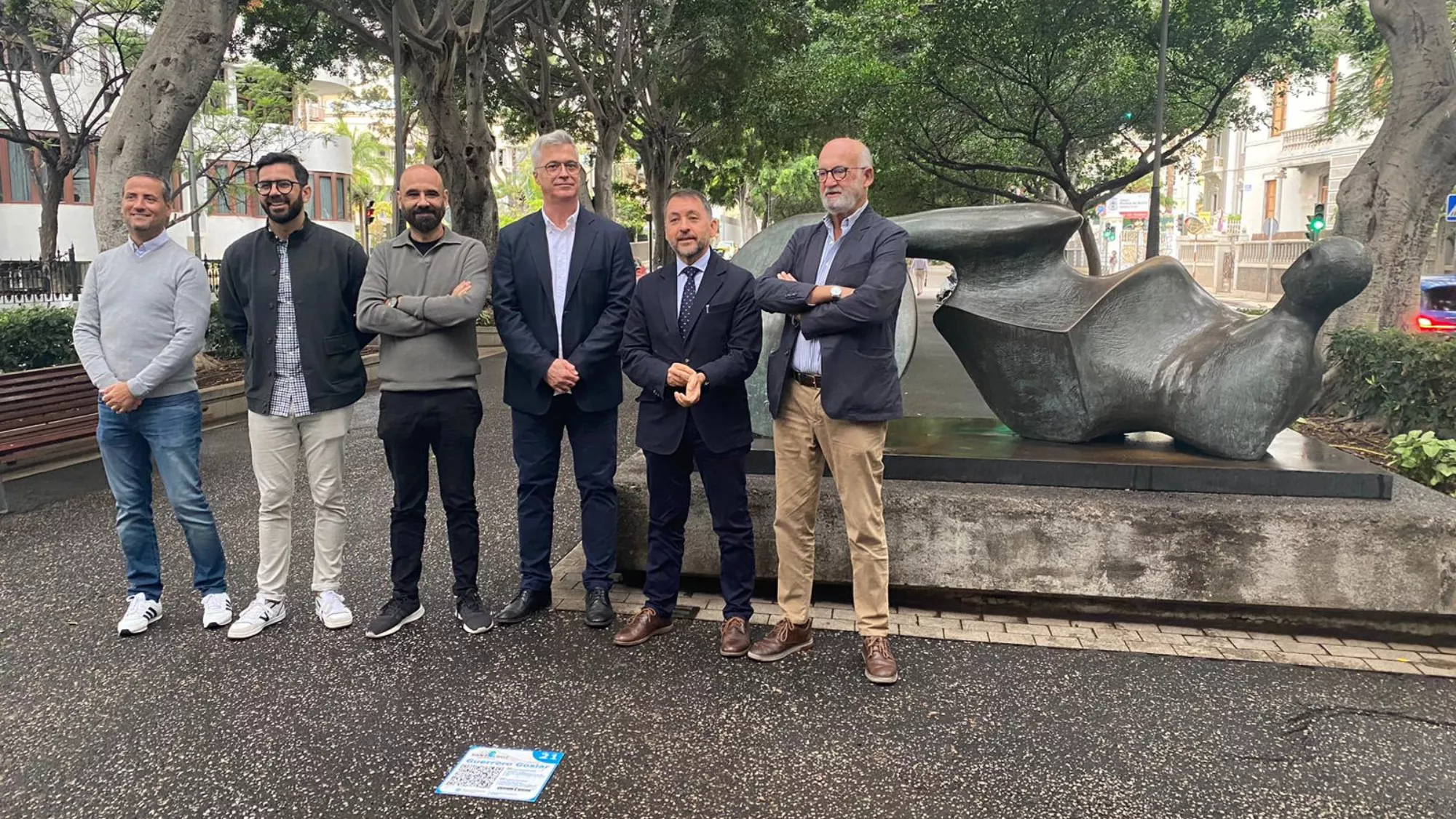 Presentación de los nuevos códigos QR de las esculturas de Santa Cruz de Tenerife. / ATLÁNTICO HOY - ALBA MARICHAL