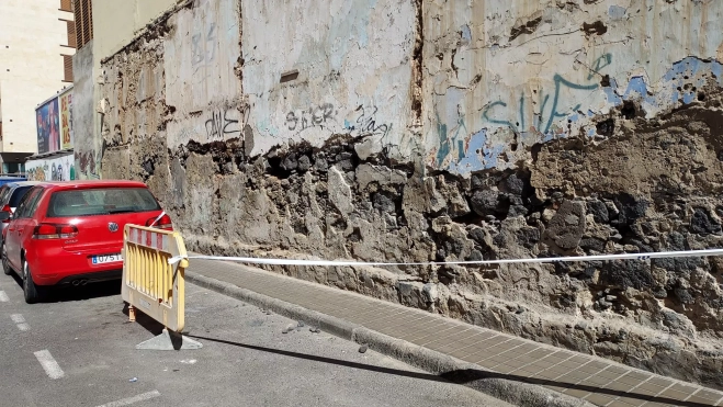 El muro cuando estaba vallado / CEDIDA El muro cuando estaba vallado / CEDIDA