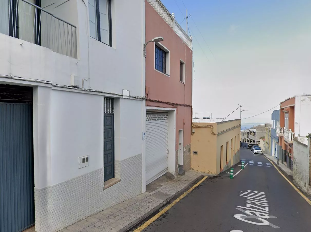 Sede de Distribuciones Tigasanta / AH