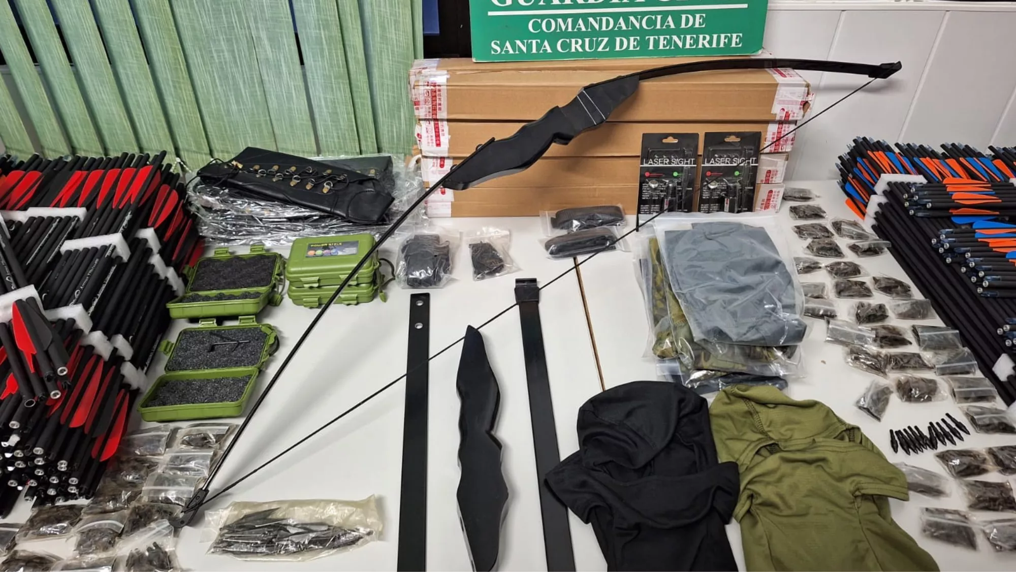 Material requisado al detenido / GUARDIA CIVIL