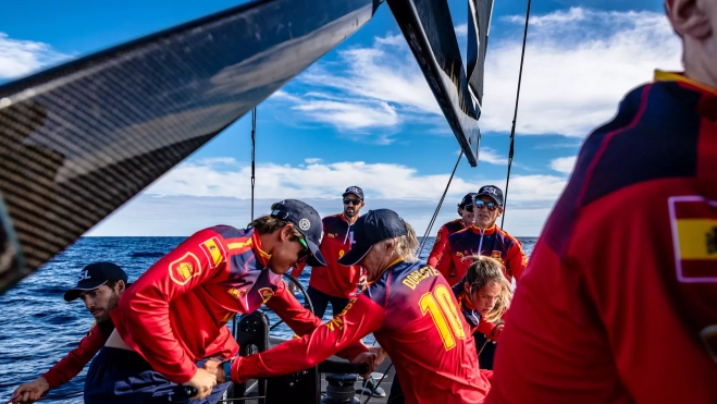 Los españoles se emplean en una maniobra / Gilles Morelle