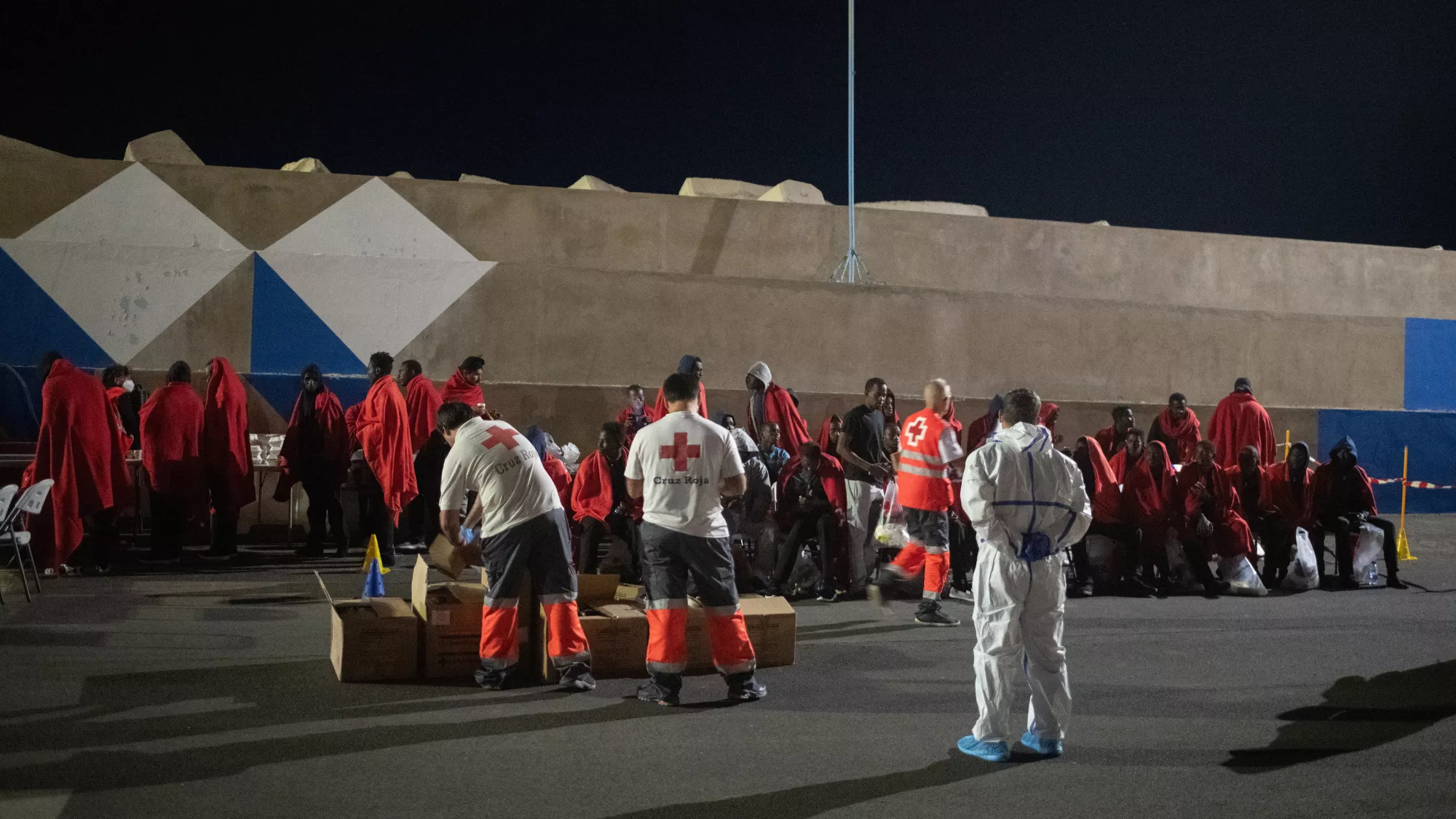 Migrantes llegados a Lanzarote / EFE - CARLOS DE SÁA