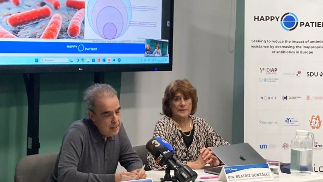 Dr. Carl Llor, coordinador del proyecto, médico de familia e investigador del IDIAP Jordi Gol; y Dra. Beatriz González López Valcárcel, catedrática de la ULPGC y experta en Economía de la Salud y Políticas Públicas / ULPGC