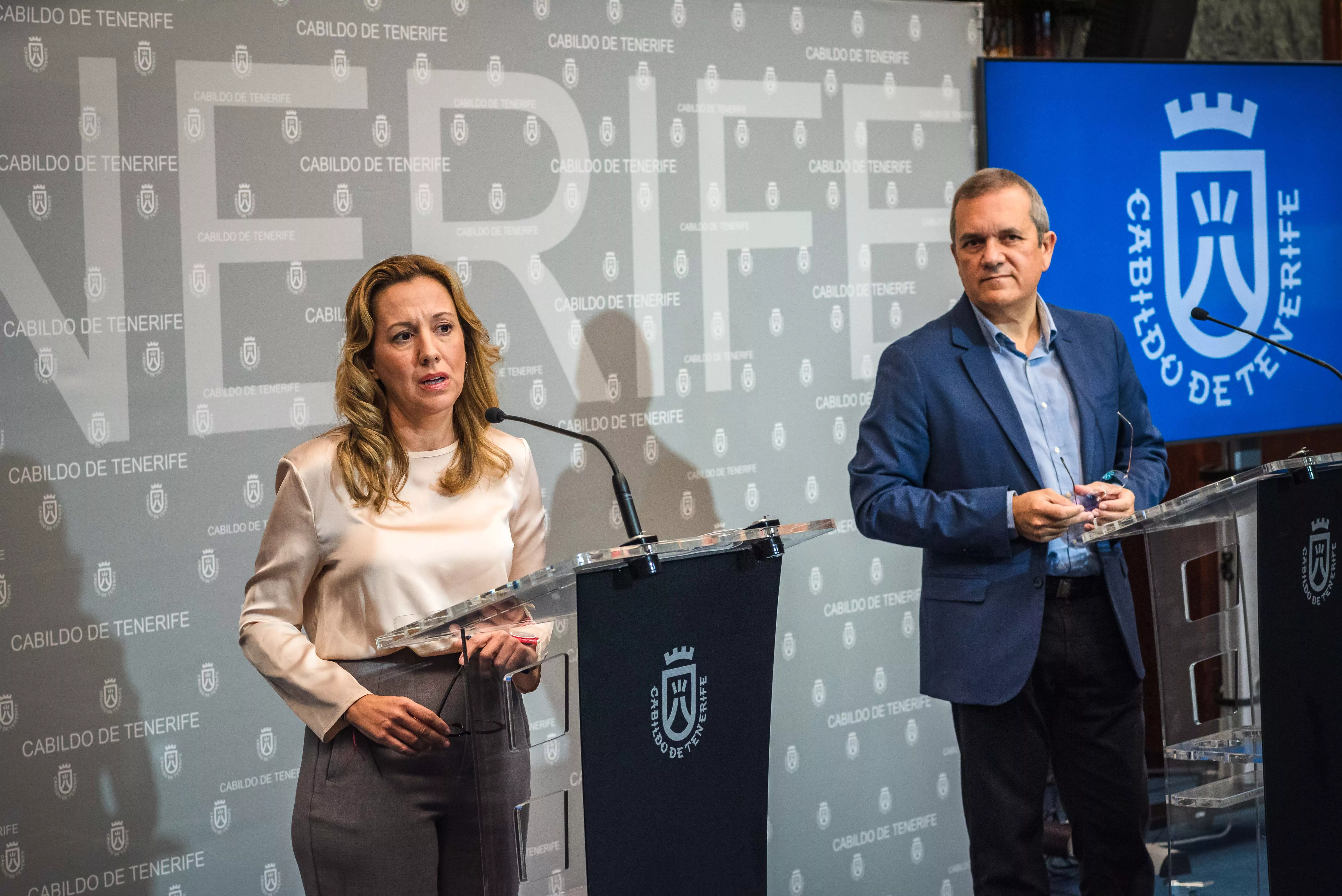 La presidenta del Cabildo de Tenerife, Rosa Dávila, y Valentín González, consejero con delegación especial de Sector Primario y Bienestar Animal./ CEDIDA
