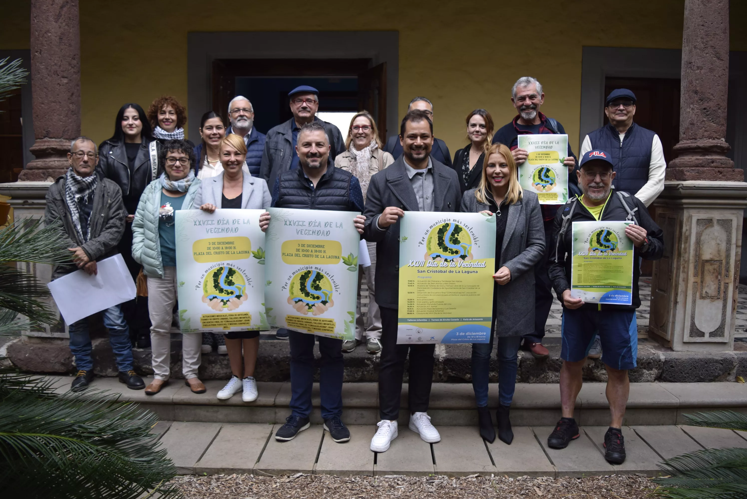 Foto de familia de la presentación del XXVII Día de la Vecindad de La Laguna / CEDIDA