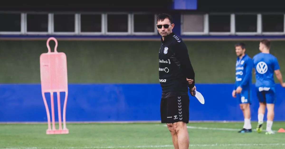 Asier Garitano entiende todas las críticas hacia su labor como entrenador excepto cuando se le señala por confiar en los jugadores del filial./ CD TENERIFE.