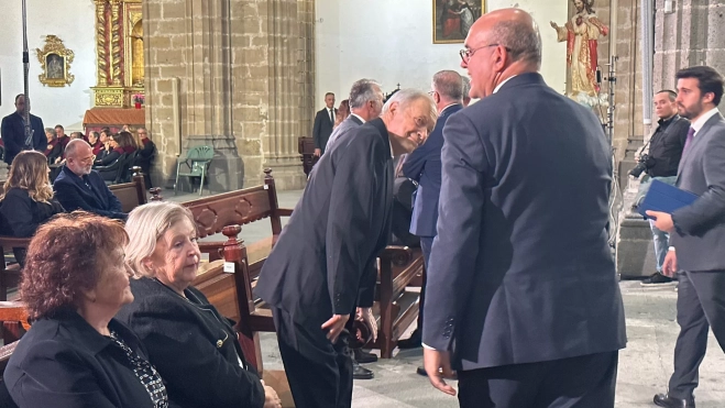 Anselmo Pestana junto a familiares y allegados de Saavedra / ATLÁNTICO HOY - MARCOS MORENO