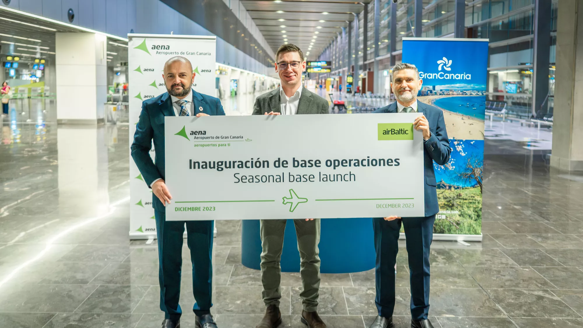 Carlos Álamo, consejero de Turismo.  Montas Vrubliauskas, director de desarrollo de airBaltic  Julio Peñalver, director del Aeropuerto de Gran Canaria / TURISMO DE GRAN CANARIA