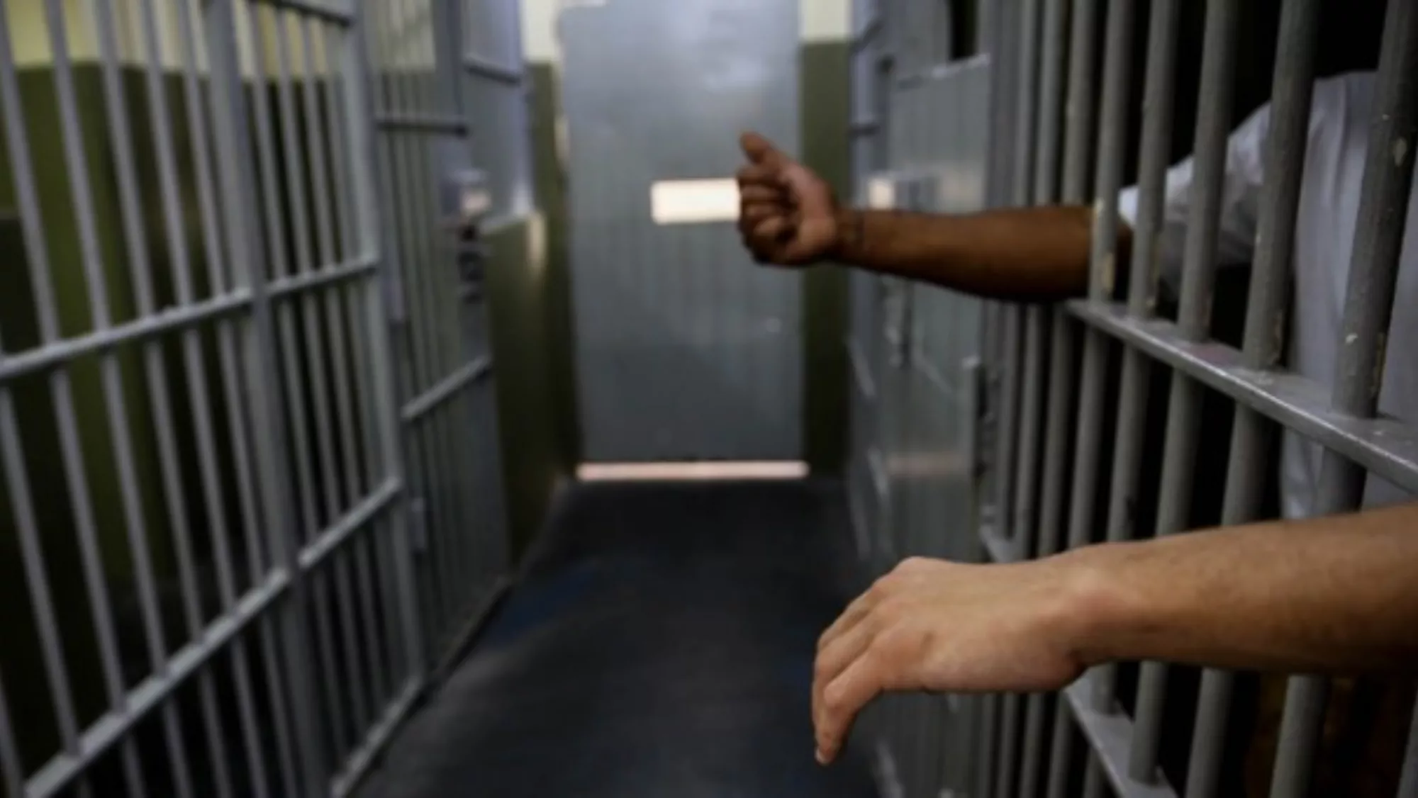 Prisión sin fianza para el hombre acusado de asesinar a su madre en La Laguna. / EFE