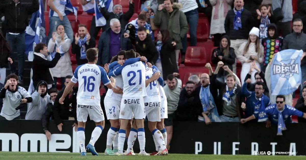 Después de siete partidos sin ganar, el Tenerife venció por 0-3 en su visita al Eldense con goles de Ángel, Roberto López y Teto./ LALIGA HYPERMOTION..