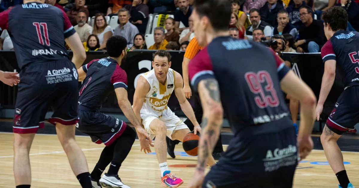 Con 20 puntos, Marcelinho fue el segundo máximo anotador del partido, solo por detrás de Scrubb, que lideró la remontada de Obradoiro con 26 puntos./ EFE.