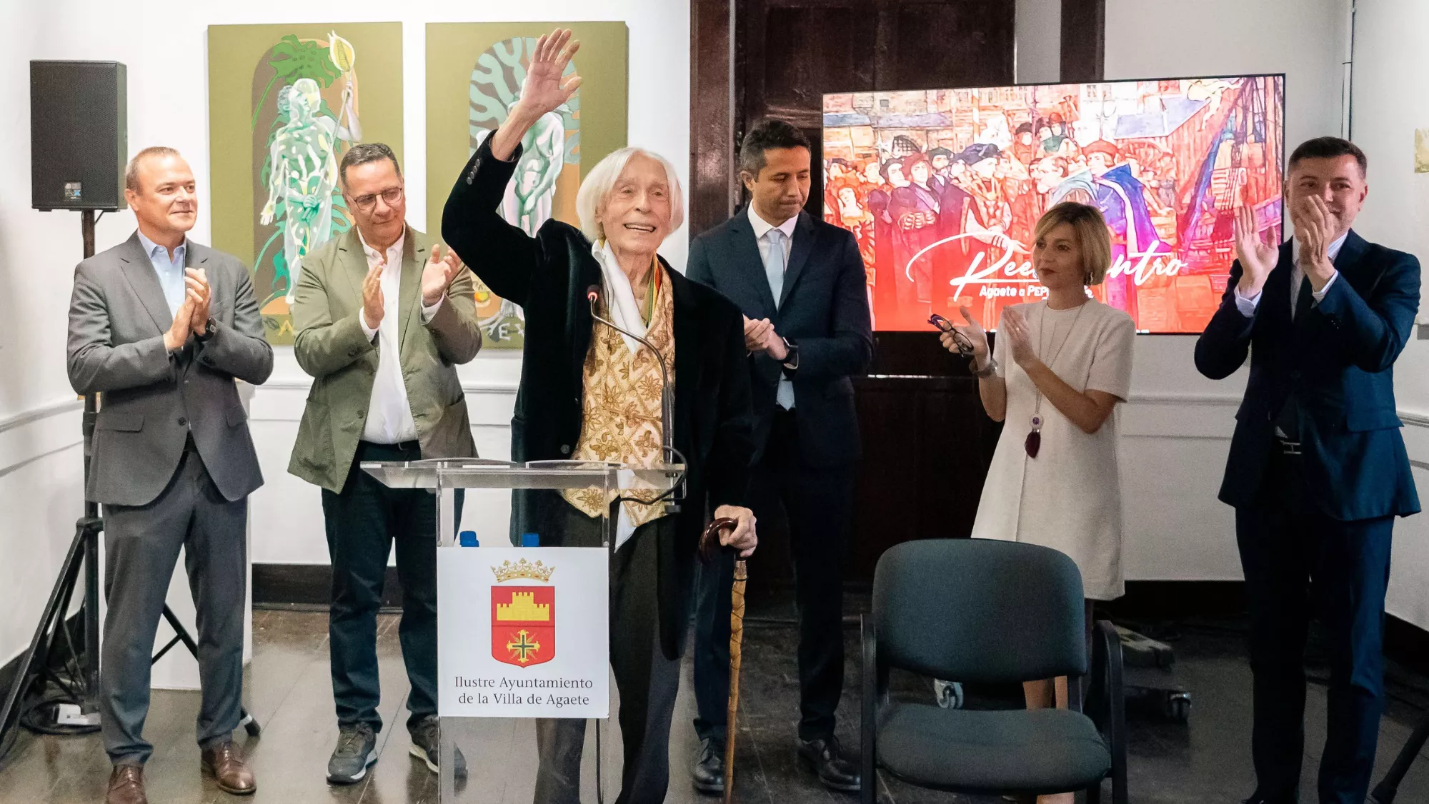 Agaete celebra el 90 cumpleaños de Pepe Dámaso (en el centro) con una exposición "para su pueblo"./ CEDIDA