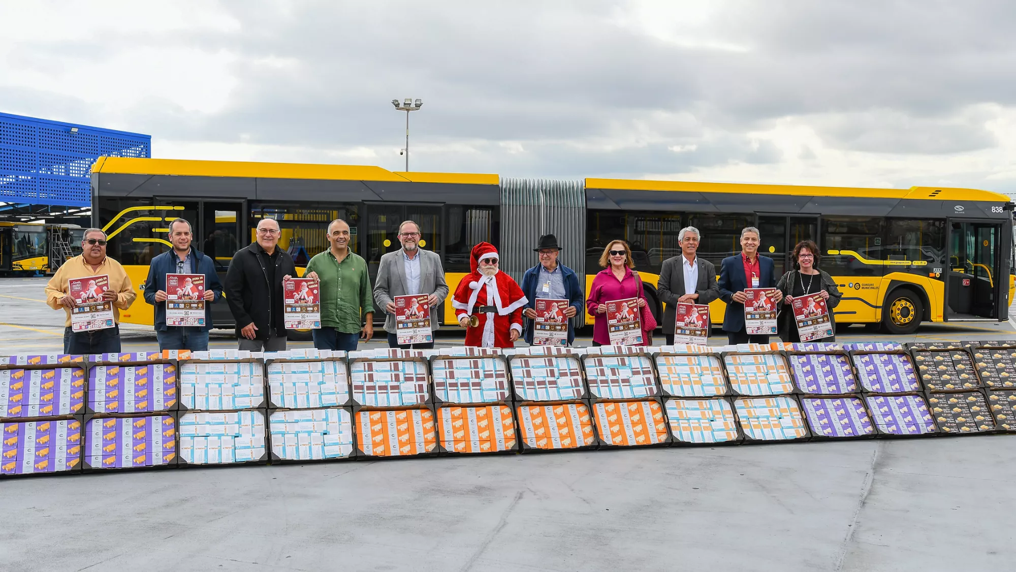 Campaña Por Un Cacho de Turrón / GUAGUAS MUNICIPALES