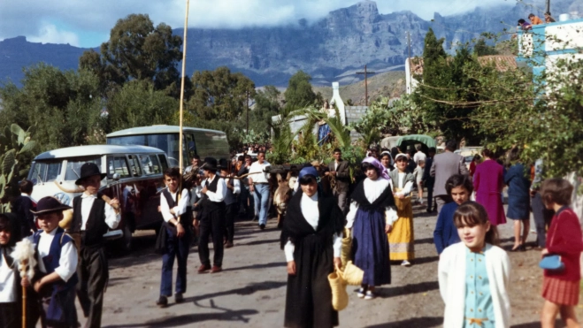 Una procesión en Canarias en la década de los setenta / FEDAC