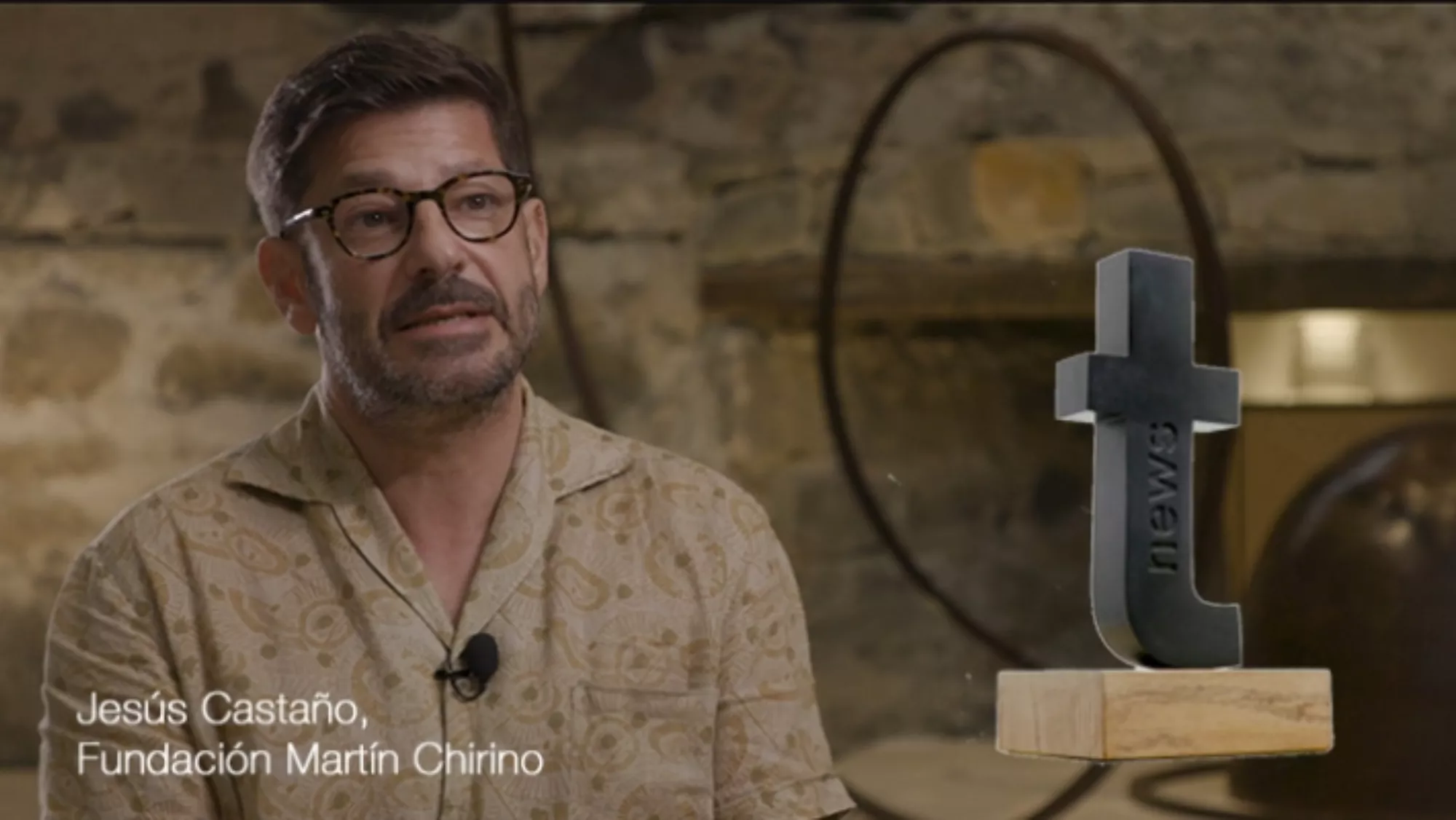 Jesús Castaño, director de la Fundación Martín Chirino, explica cómo se crearon las estatuillas de los Premios Tourinews