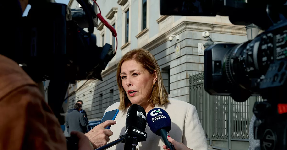Astrid Pérez  las puertas del Congreso de los Diputados en Madrid / ACFI PRESS