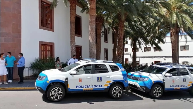 Vehículos de la Policía Local de Agaete / AYUNTAMIENTO DE AGAETE