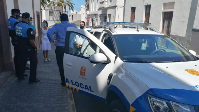 Vehículos de la Policía Local de Agaete / AYUNTAMIENTO DE AGAETE