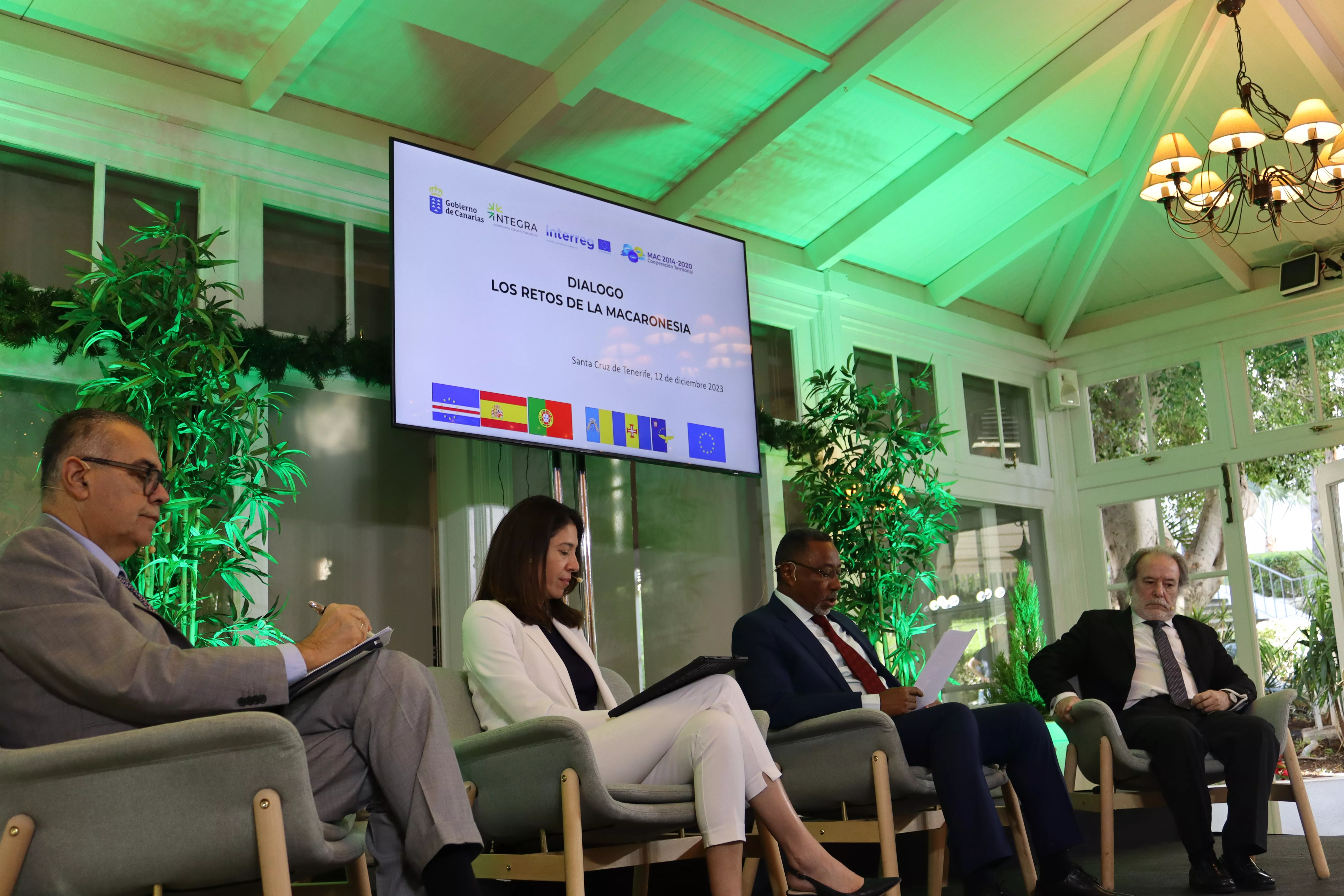 De izda a dcha: Jose Carlos Francisco, presidente del CES; Dácil Domínguez, directora gerente de PROEXCA, Víctor Borges, consultor internacional y Jose Luis Rivero, catedrático de Economía Aplicada de la ULL. / ATLÁNTICO HOY