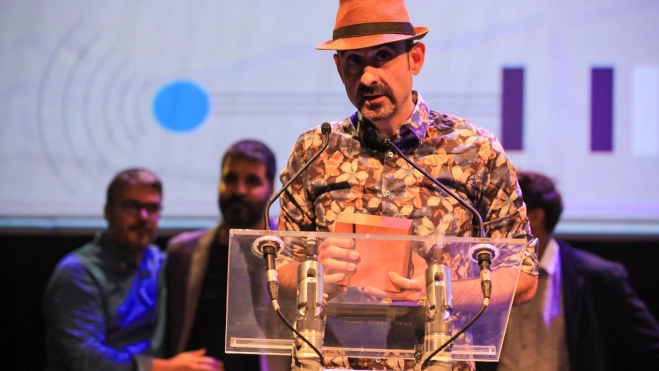 Yul Ballesteros recoge el premio al mejor disco de jazz. / FRANCISCO MIGUEL VIDIC Yul Ballesteros recoge el premio al mejor disco de jazz. / FRANCISCO MIGUEL VIDIC