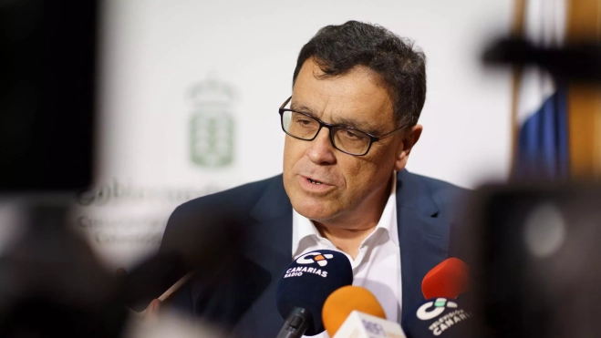 El consejero de Política Territorial del Gobierno de Canarias, Manuel Miranda. / EFE - RAMÓN DE LA ROCHA