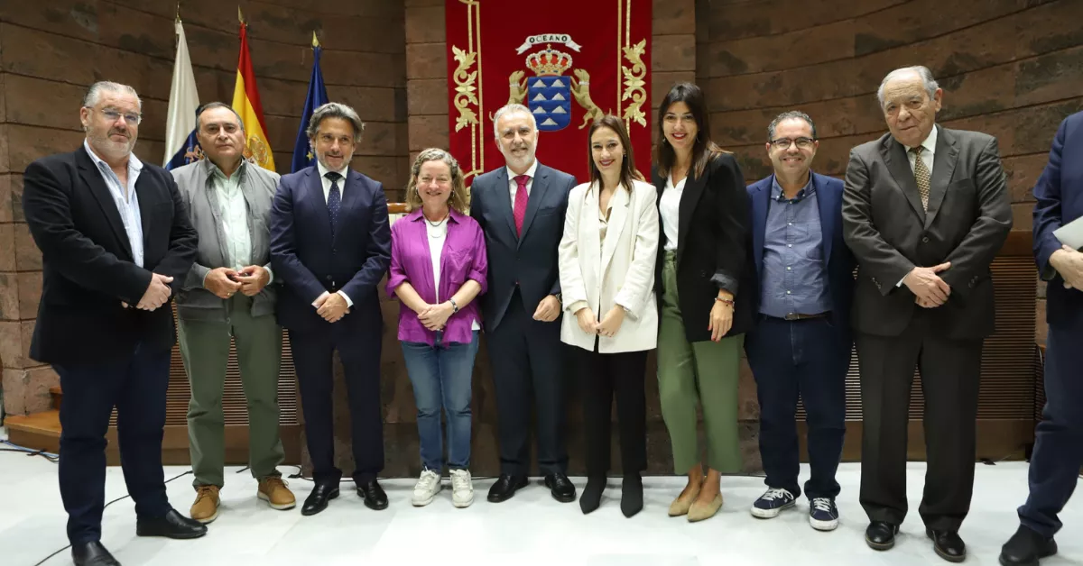 Foto de familia en la presentación del libro 'La Gran Logia' / CEDIDA