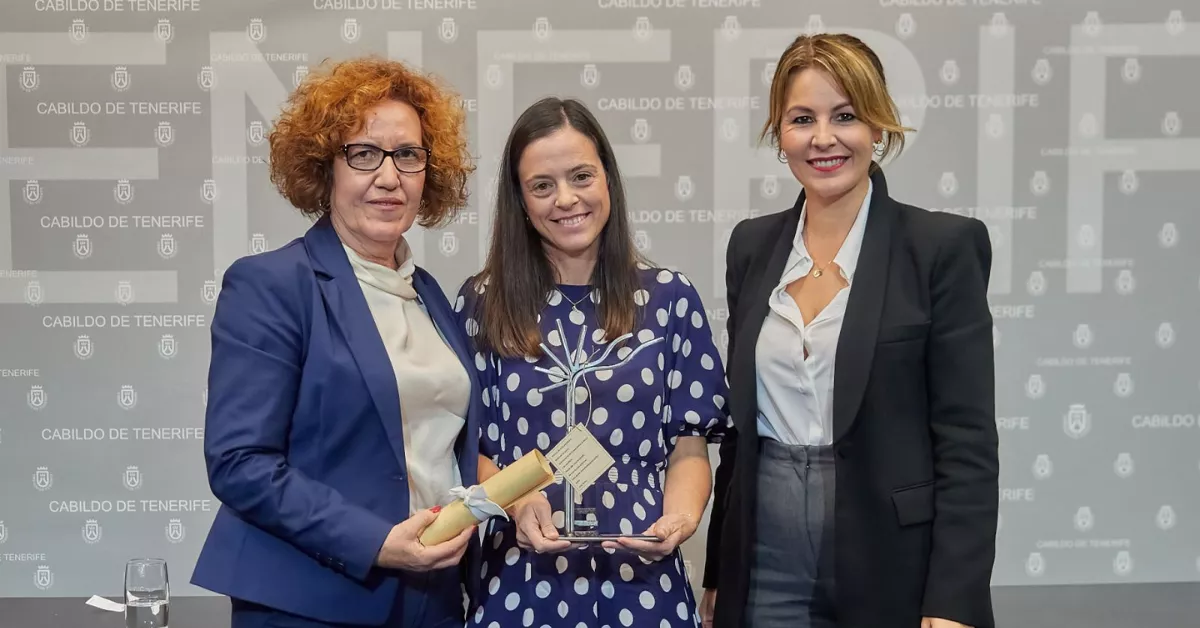 Imagen de la entrega del premio a Marina González / FRED. OLSEN