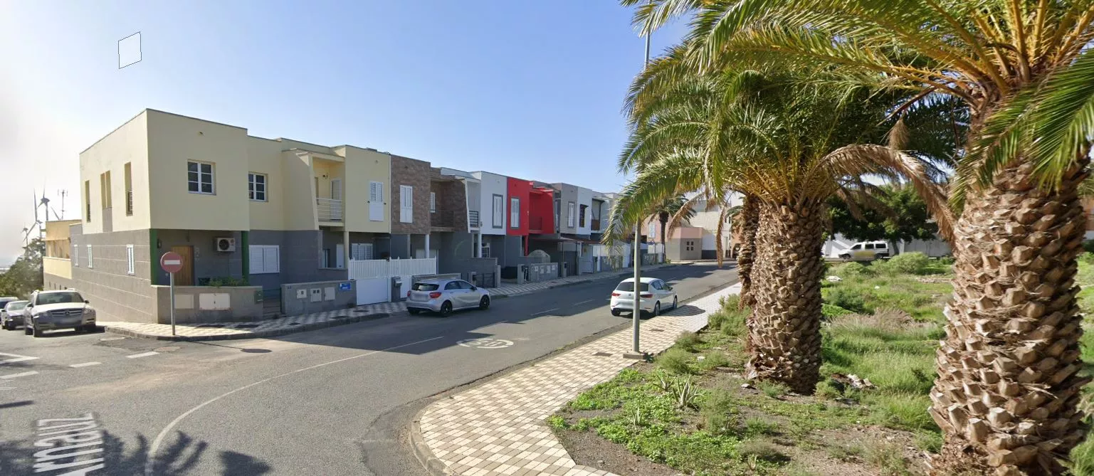 Oficinas de Hernández Marrero Reformas y Mantenimientos / AH