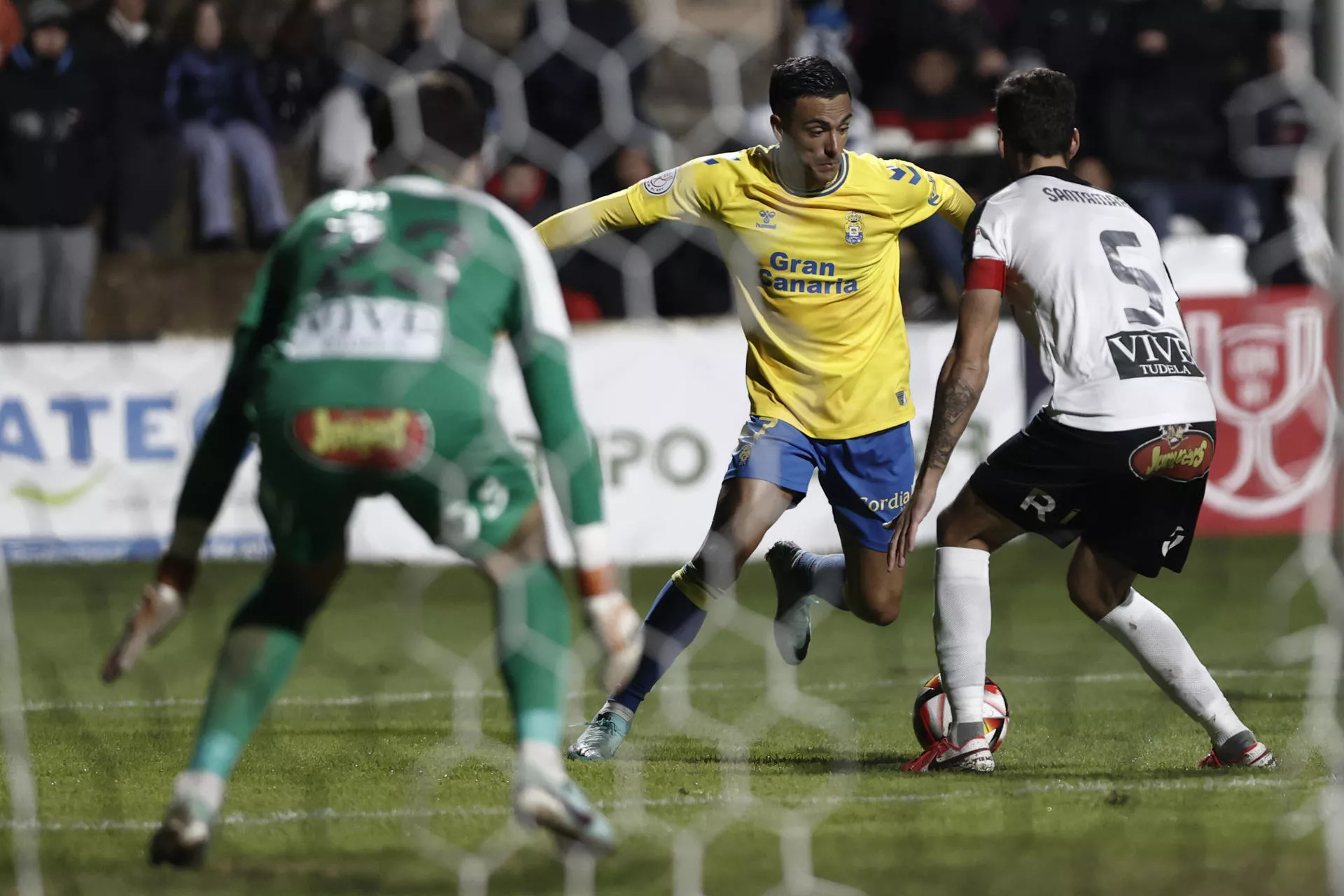 El centrocampista de la UD Las Palmas Cristian Herrera en el partido contra el Tudelano. / JESÚS DIGES - EFE