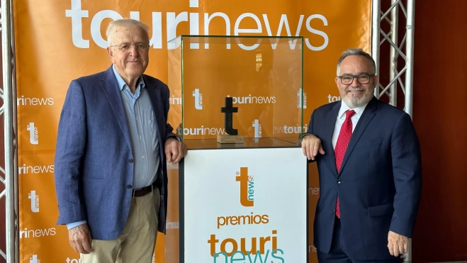 Lothar Buss en el XI Foro Internacional de Turismo de Maspalomas junto a Ignacio Moll / ATLÁNTICO HOY - MARCOS MORENO