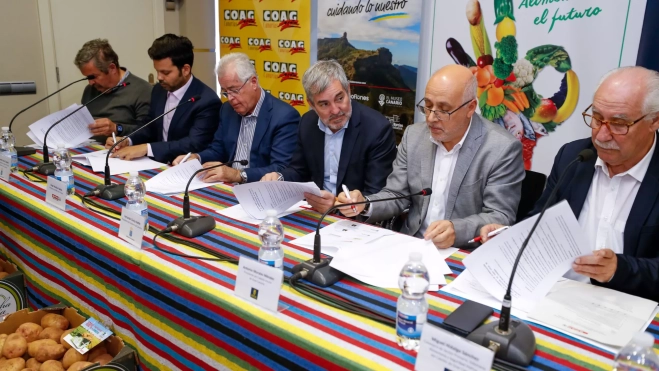 Presidentes de las entidades gubernamentales, de la cadena de supermercados y COAG / EFE - ELVIRA URQUIJO