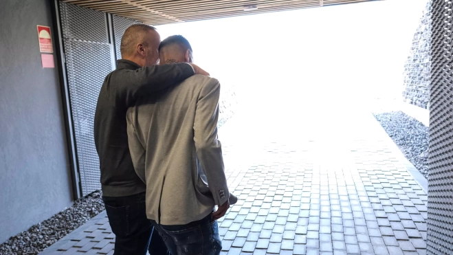 El futbolista, Jonathan Viera, y el presidente del club, Miguel Angel Ramírez, tras la rueda de prensa / EFE - ÁNGEL MEDINA G. El futbolista, Jonathan Viera, y el presidente del club, Miguel Angel Ramírez, tras la rueda de prensa / EFE - ÁNGEL MEDINA G.