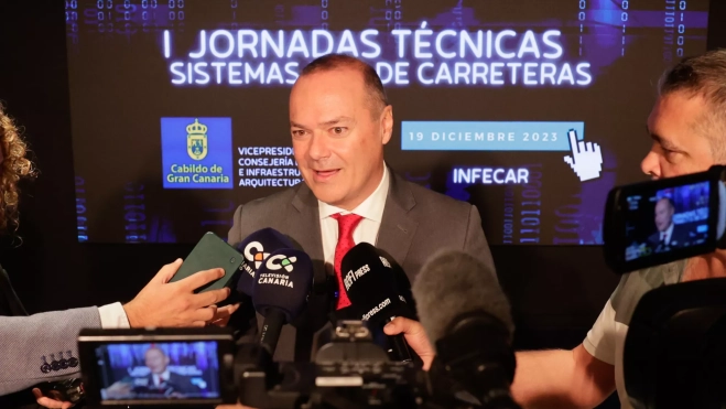 Augusto Hidalgo durante la I Jornadas Técnicas de Sistemas ITS en Carreteras / CABILDO DE GRAN CANARIA Augusto Hidalgo durante la I Jornadas Técnicas de Sistemas ITS en Carreteras / CABILDO DE GRAN CANARIA