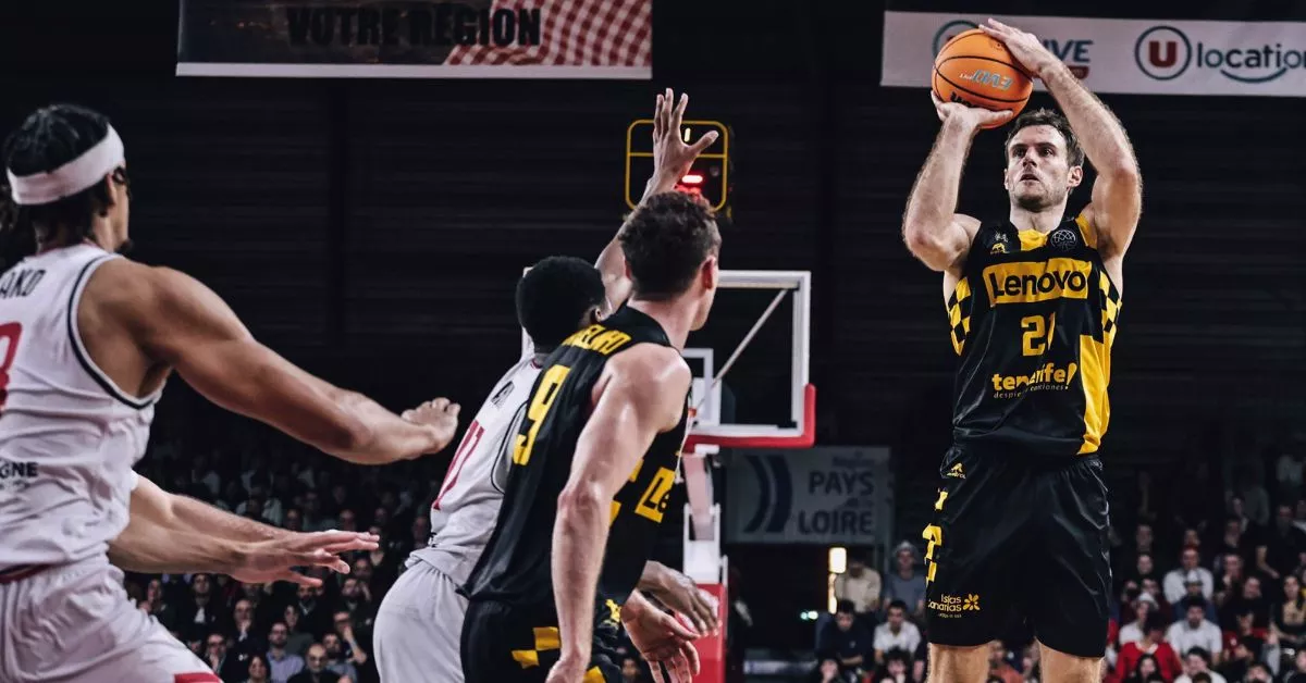 Abromaitis aportó 9 puntos y superó los 800 anotados en BCL en la victoria por 85-91 del CB Canarias en la cancha de Cholet./ Melvyn Augas | Cholet Basket