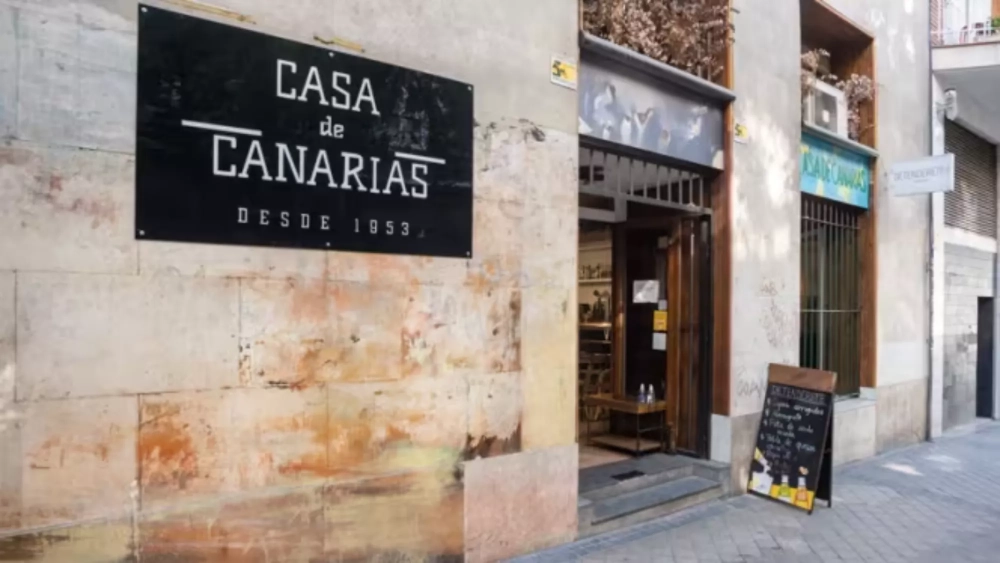 Entrada al restauranteDetenderete, en la Casa de Canarias en Madrid./ THEFORK