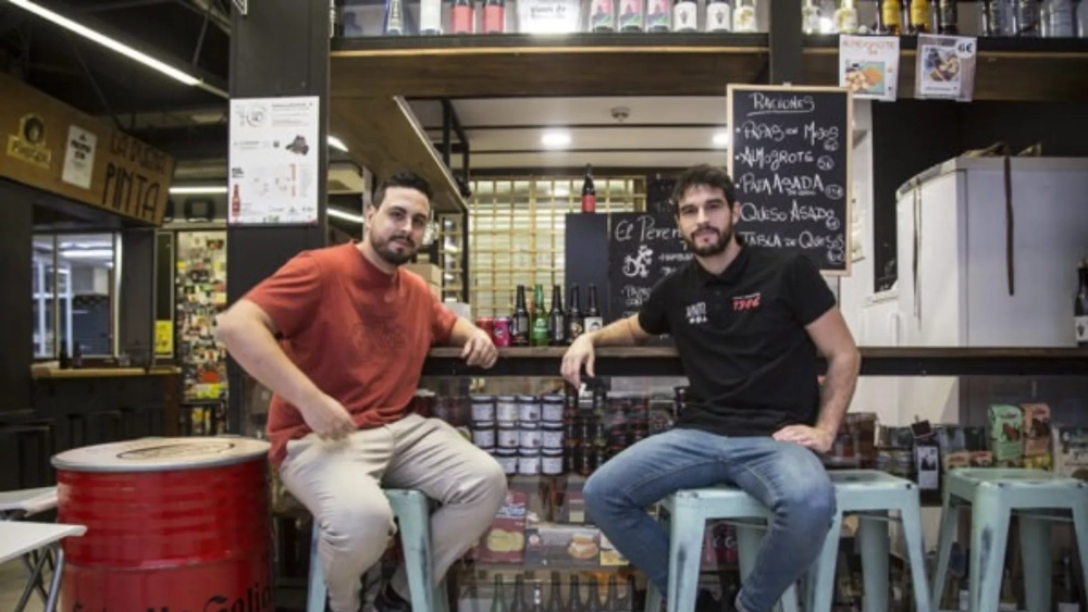 Puesto El Perenquén en el mercado de San Fernando de Lavapiés./ MERCADO Puesto El Perenquén en el mercado de San Fernando de Lavapiés./ MERCADO