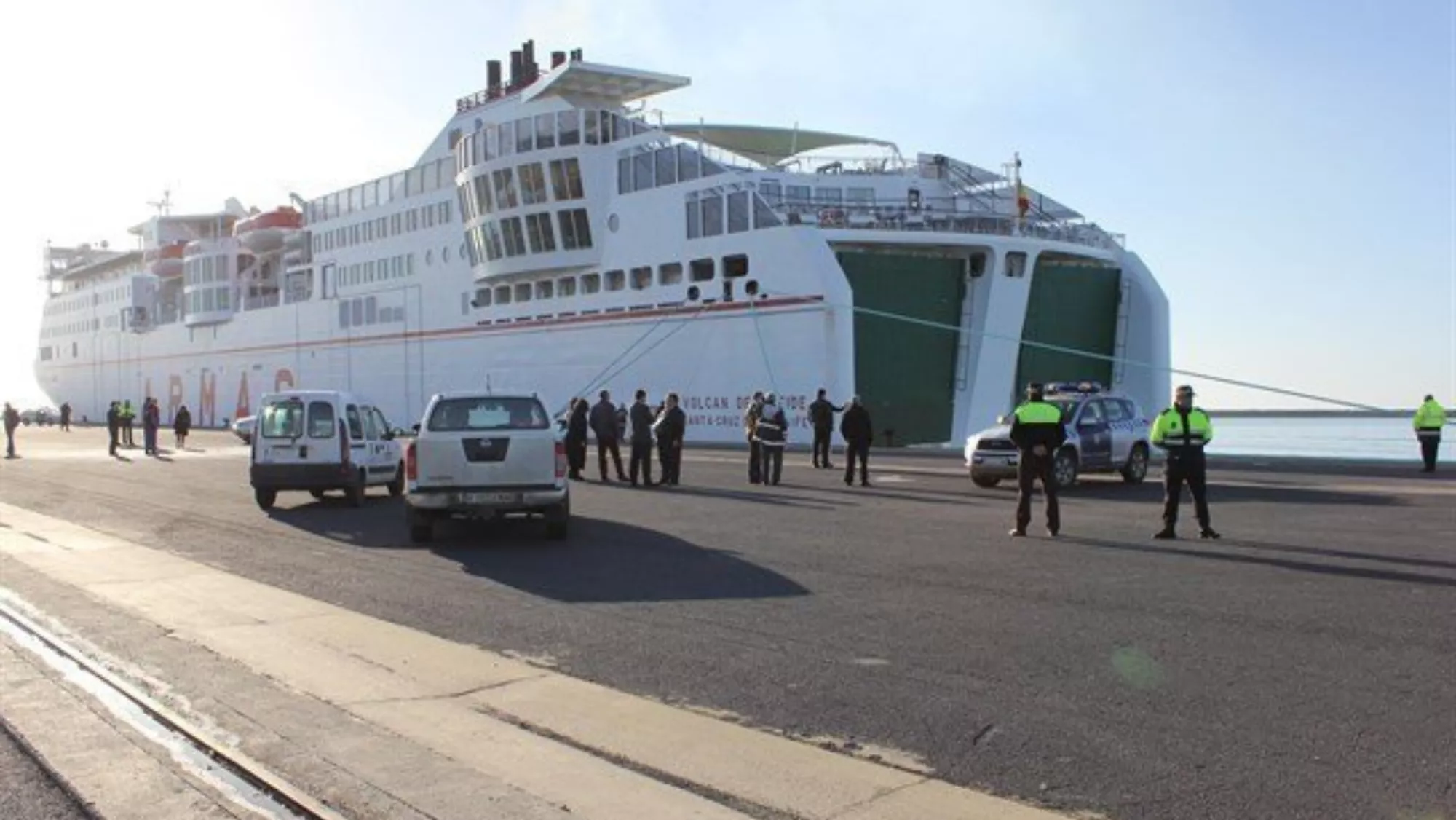 Buque en el puerto de Huelva. / ARCHIVO