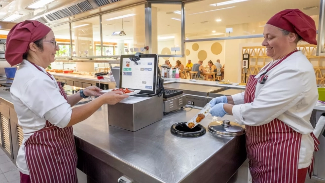 Trabajadores del GF Costa Adeje Gran Hotel / GRUPO FEDOLA