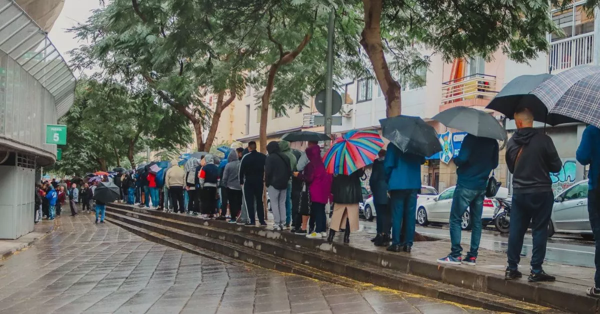 La afición del Tenerife respondió en las taquillas del Heliodoro, si bien una incidencia en el sistema de venta online no les dejó más opción a primera hora de la mañana./ CD TENERIFE. La afición del Tenerife respondió en las taquillas del Heliodoro, si bien una incidencia en el sistema de venta online no les dejó más opción a primera hora de la mañana./ CD TENERIFE.