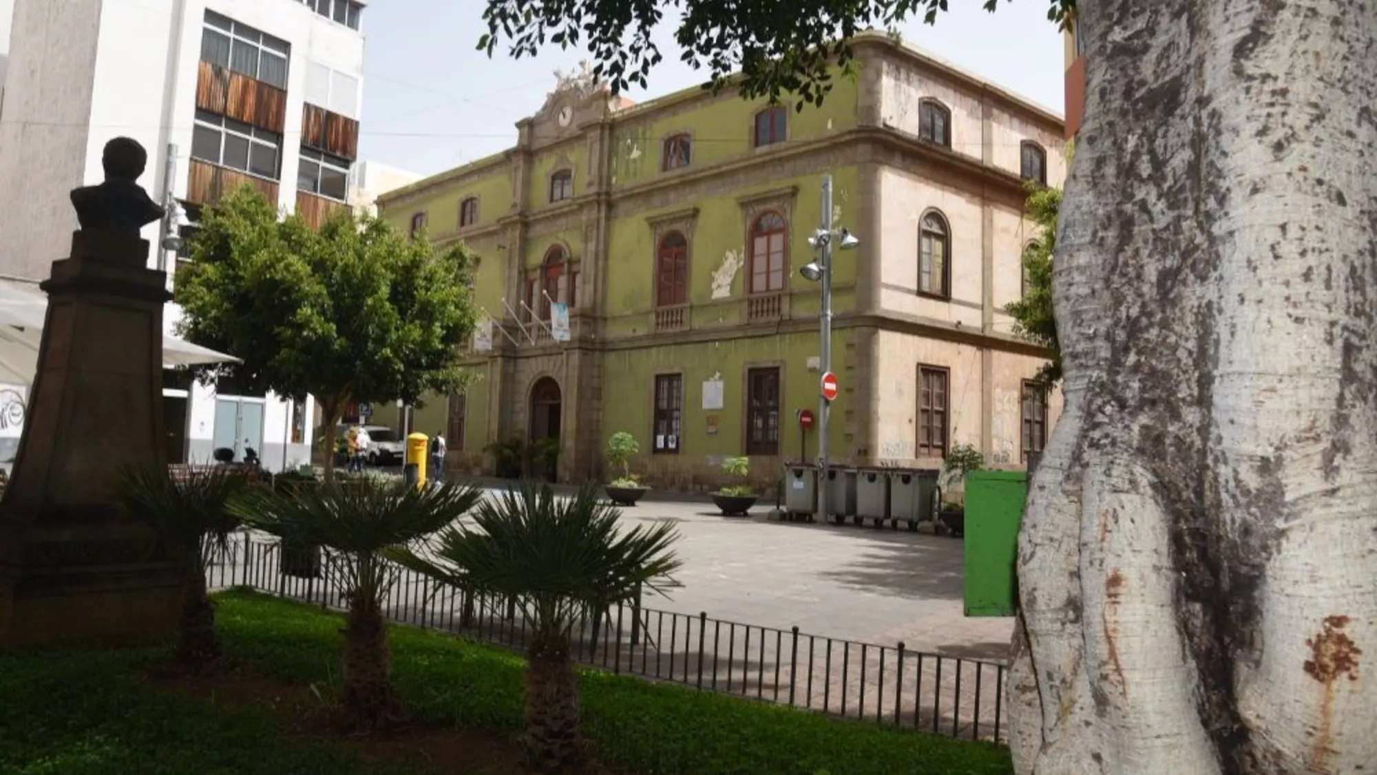 Edificio Ireneo González, antigua Escuela de Artes Aplicadas./ ARCHIVO