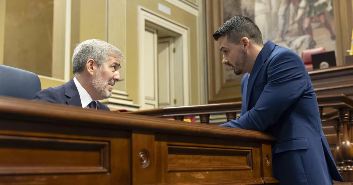  Imagen de archivo del secretario de organización de Coalición Canaria (CC), David Toledo (i), junto con el presidente de Canarias y líder de la formación, Fernando Clavijo (d). / MIGUEL BARRETO-EFE